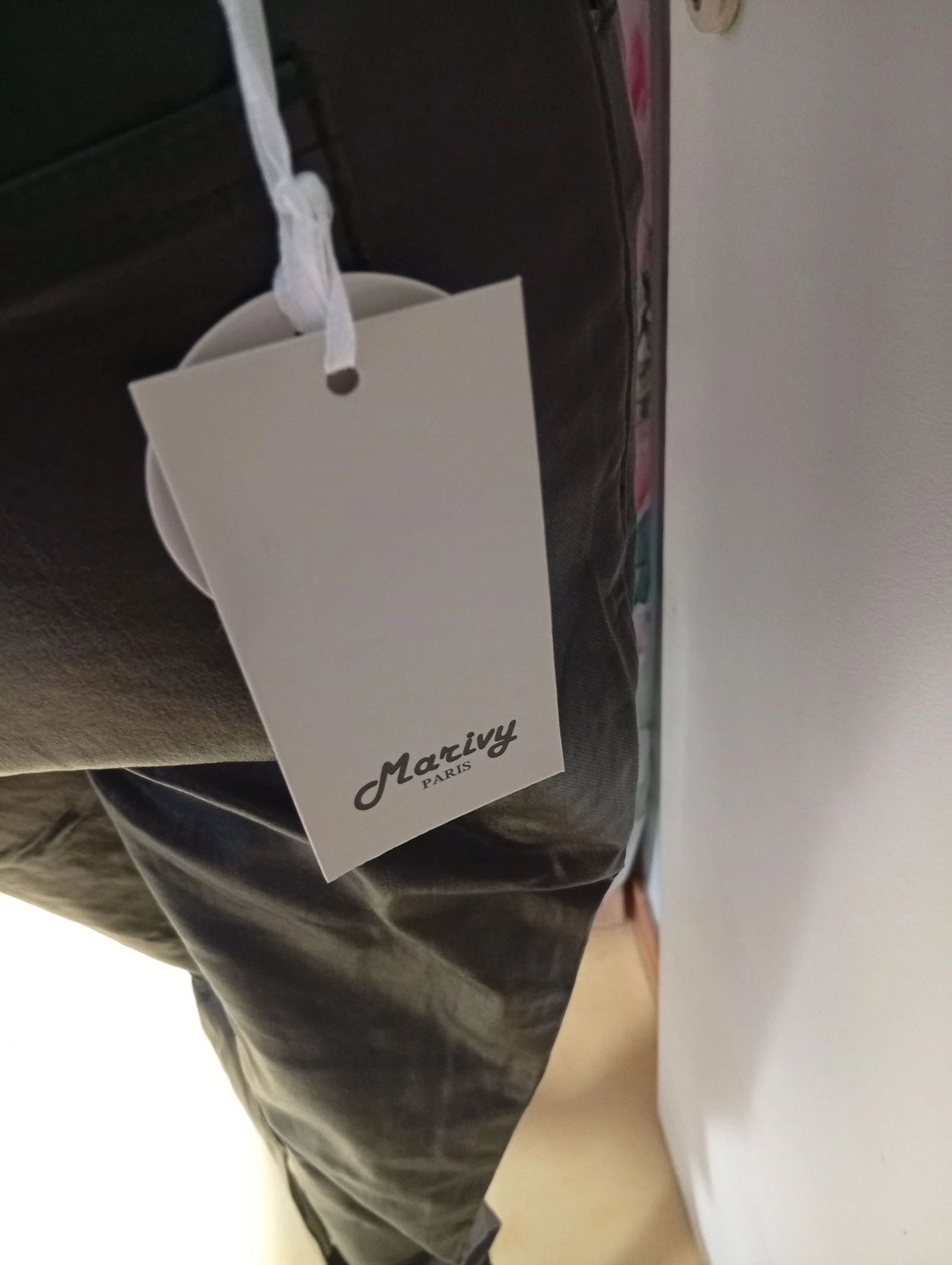 Rechte broek met een geoliede/imitatieleer effect 68% katoen – photo 3